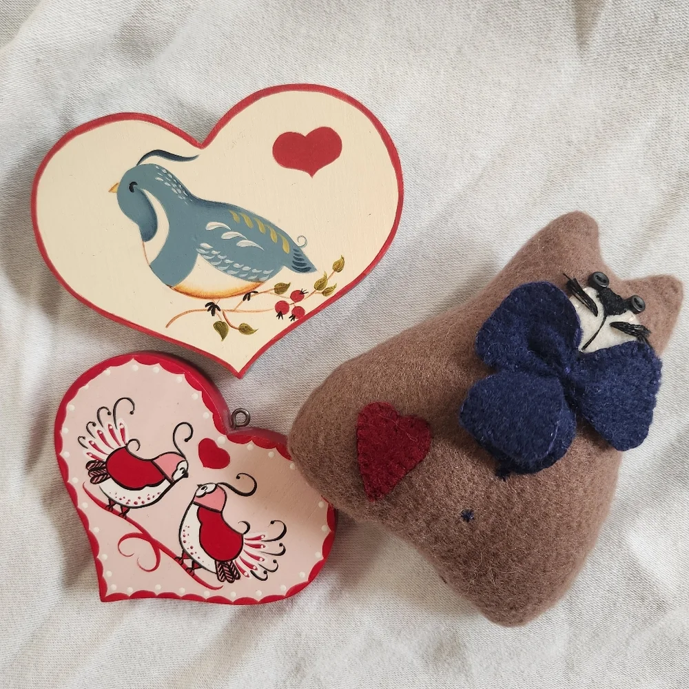 Folk Art Decor Hearts + Felt Cat Plush Handmade Valentine Wall Hanging Set